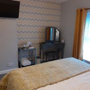 Deluxe Double Room Shower